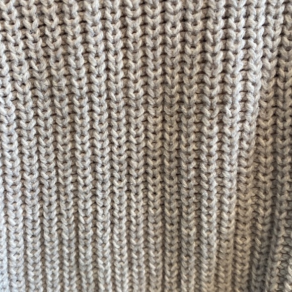 Love More~ Woman’s Cropped Cutout Keyhole Gray Knit Pullover Sweater Size‎ L - Picture 5 of 6